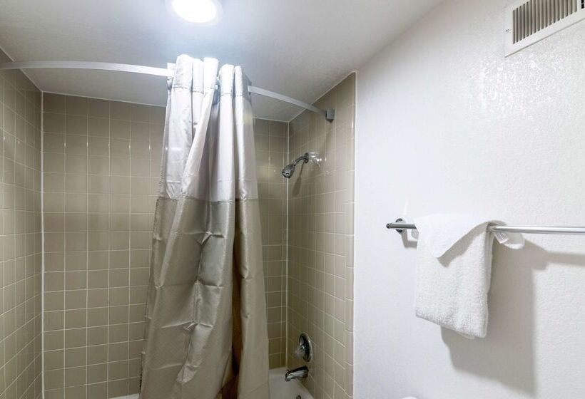 فندق على الطريق Whitten Inn