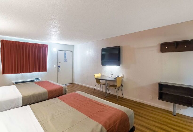 فندق على الطريق Whitten Inn