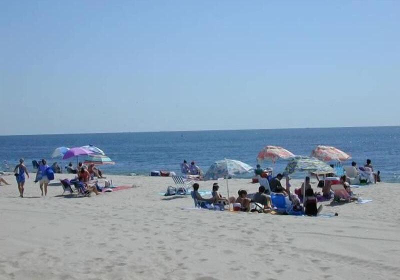 فندق على الطريق Crystal Inn Eatontown