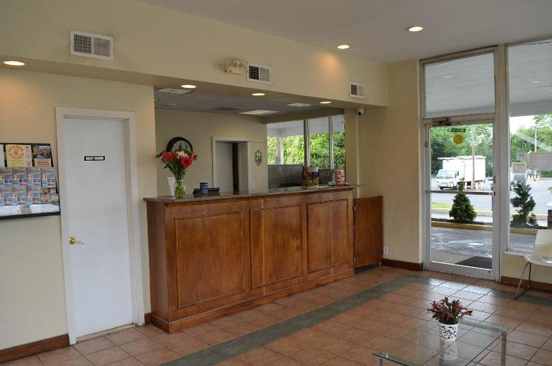 فندق على الطريق Crystal Inn Eatontown