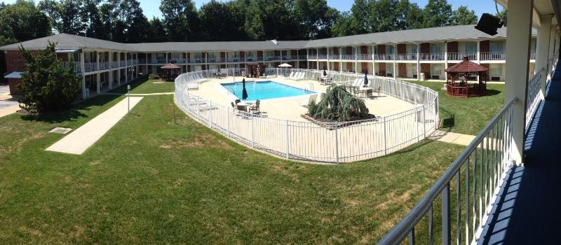 فندق على الطريق Crystal Inn Eatontown