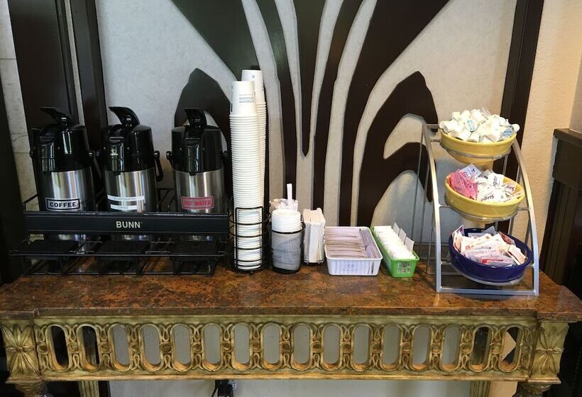 فندق على الطريق Days Inn By Wyndham Brooksville