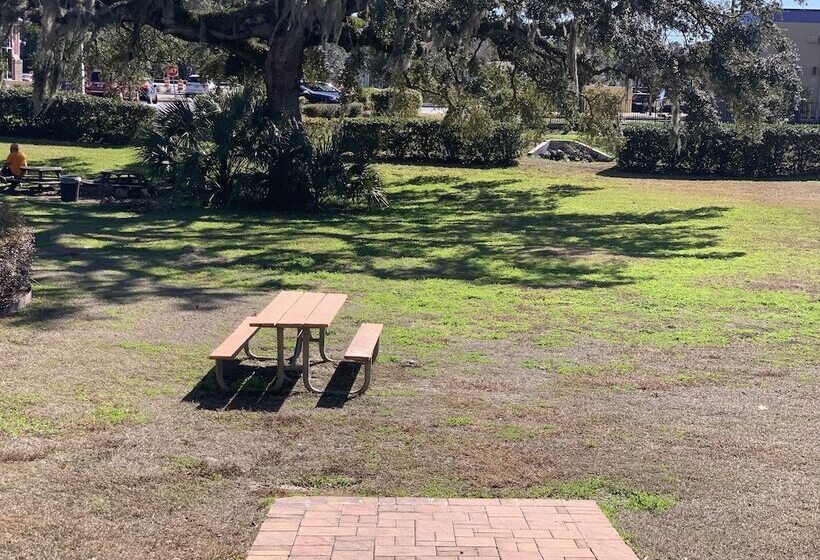 فندق على الطريق Days Inn By Wyndham Brooksville