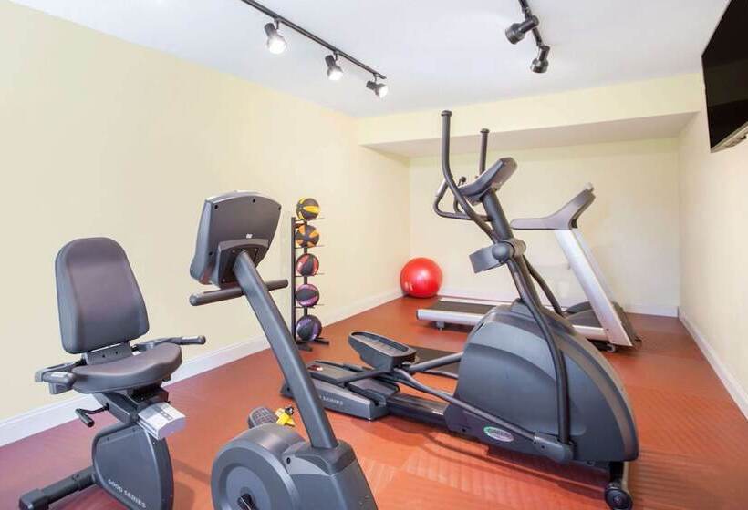 فندق على الطريق Days Inn By Wyndham Brooksville