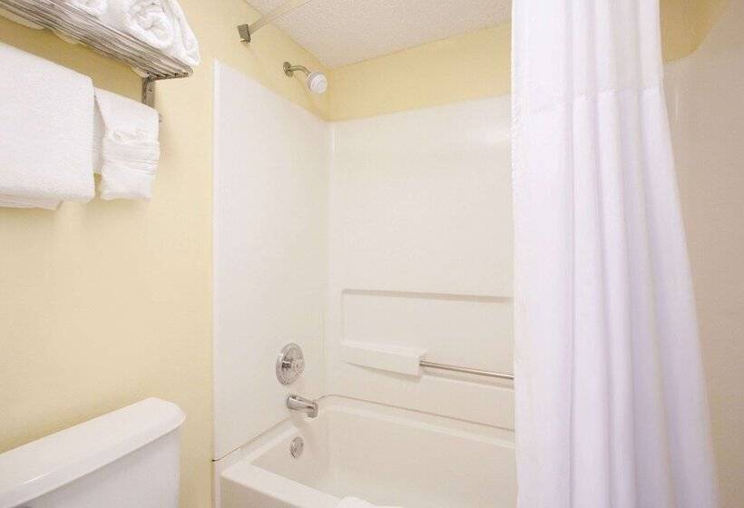 فندق على الطريق Days Inn By Wyndham Brooksville