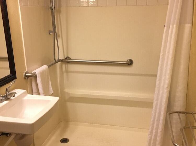 فندق على الطريق Days Inn By Wyndham Brooksville