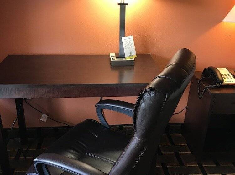 فندق على الطريق Days Inn By Wyndham Brooksville