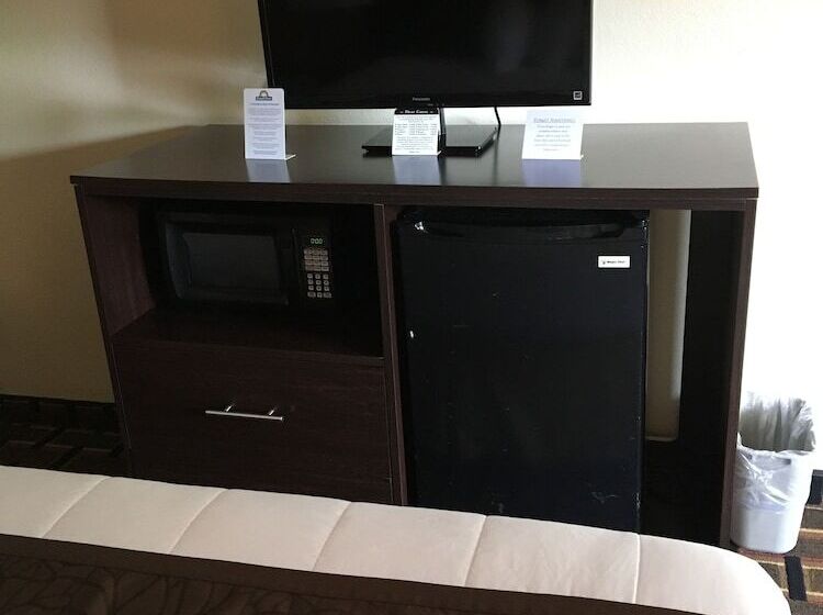 فندق على الطريق Days Inn By Wyndham Brooksville