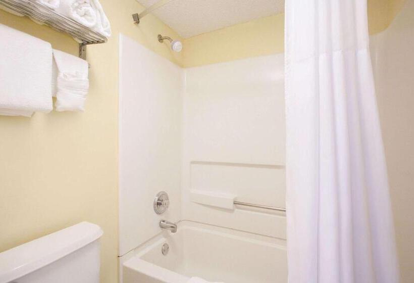 فندق على الطريق Days Inn By Wyndham Brooksville