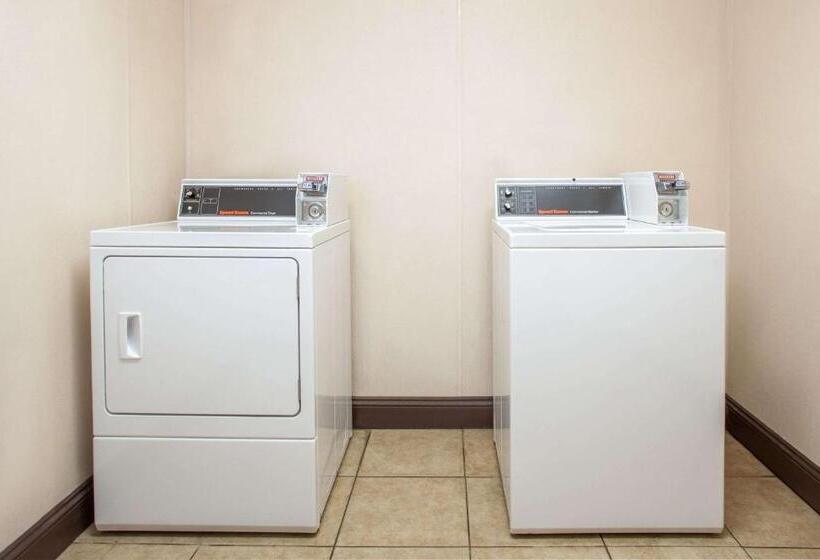 فندق على الطريق Days Inn By Wyndham Brooksville