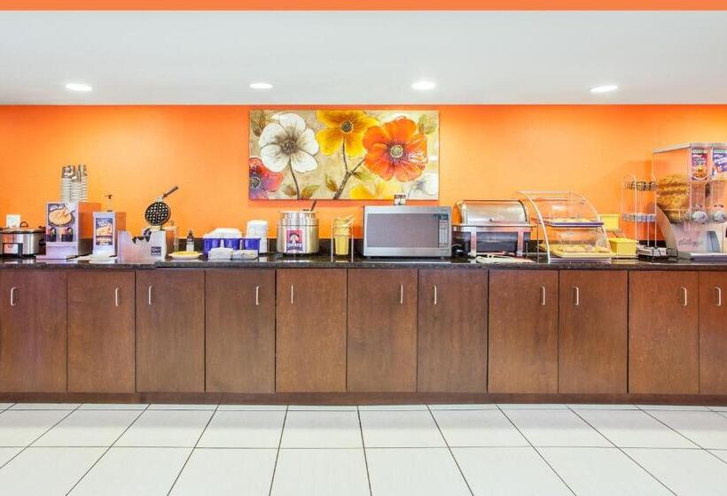 فندق على الطريق Days Inn By Wyndham Brooksville