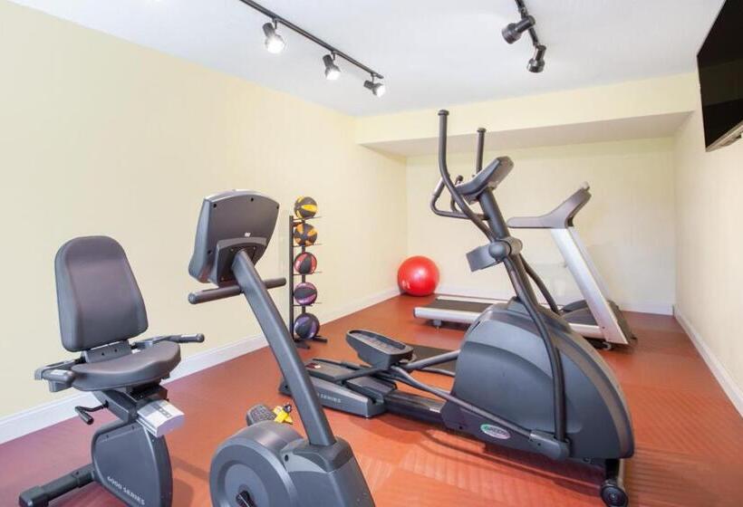 فندق على الطريق Days Inn By Wyndham Brooksville