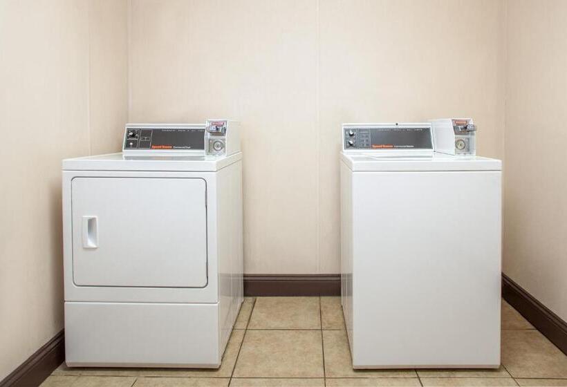 فندق على الطريق Days Inn By Wyndham Brooksville