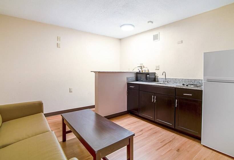 فندق على الطريق Red Roof Inn & Suites Greenwood, Sc