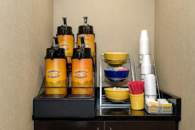 汽车旅馆  Red Roof Inn & Suites Newburgh   Stewart Airport West Point