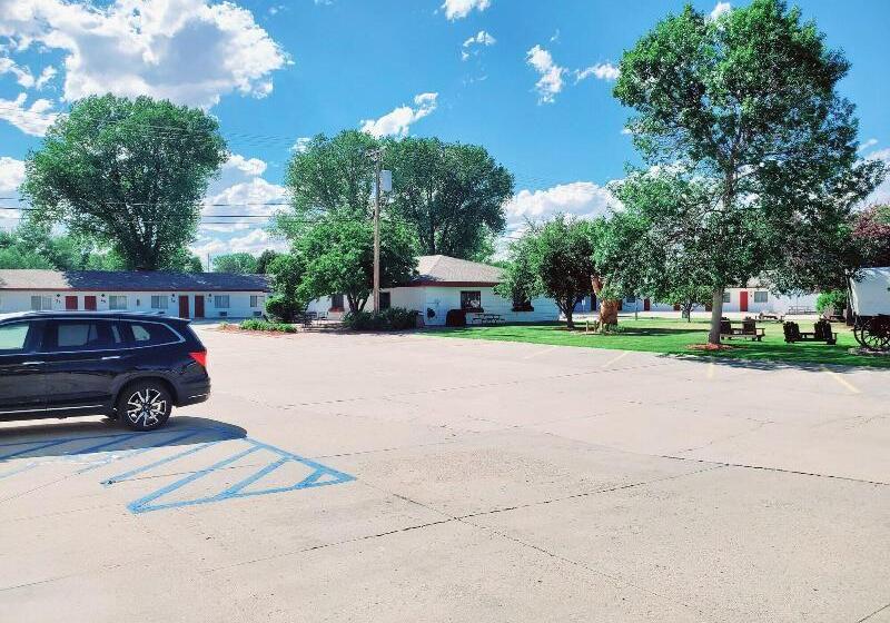 Covered Wagon Motel