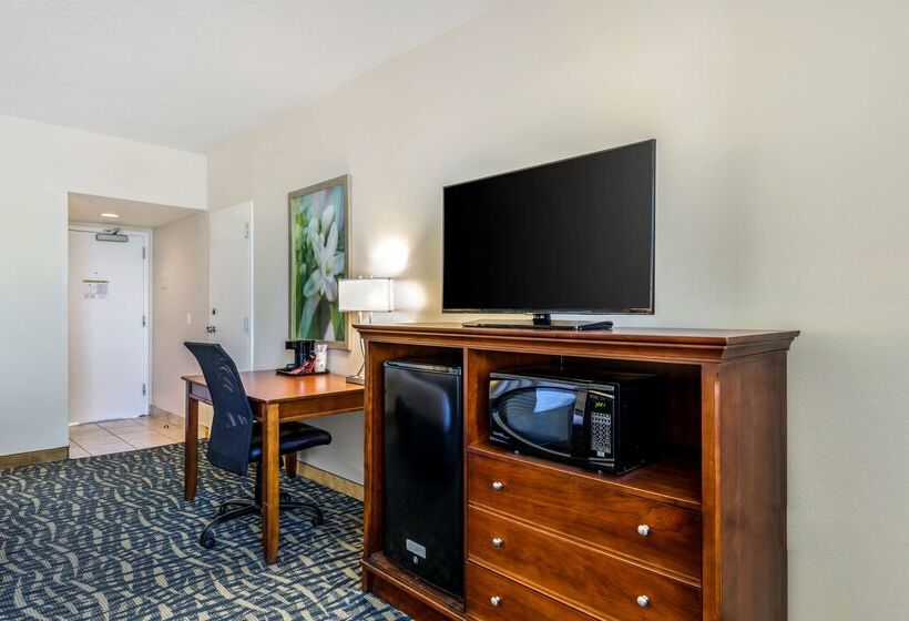 منتجع Best Western Cocoa Beach Hotel & Suites