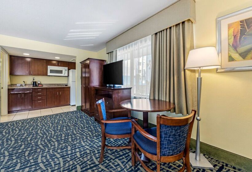 منتجع Best Western Cocoa Beach Hotel & Suites