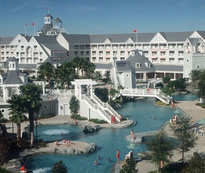 Disney S Yacht Club Resort