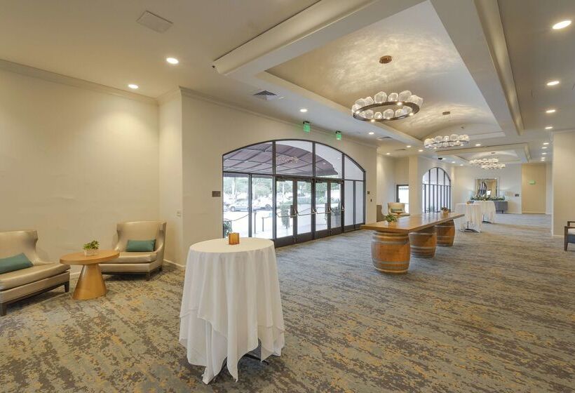 Hilton Santa Barbara Beachfront Resort