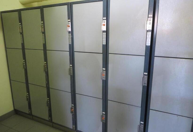 בית מלון כפרי Anaheim Desert Inn & Suites