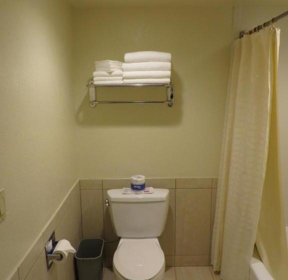 בית מלון כפרי Anaheim Desert Inn & Suites