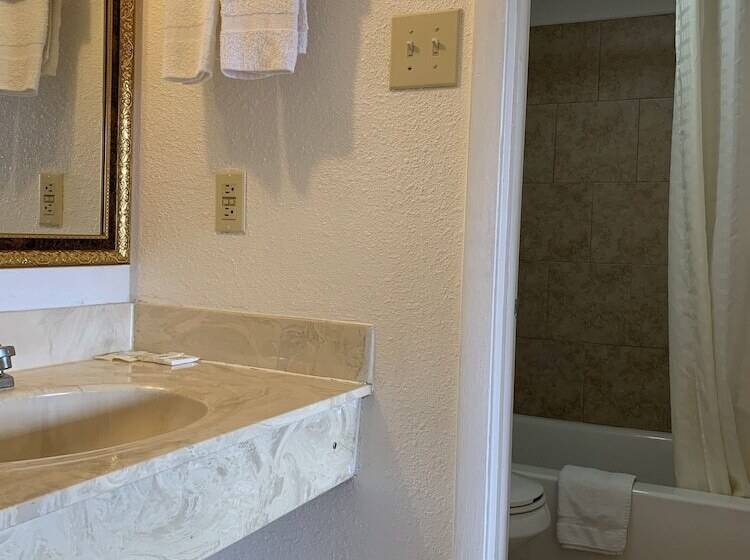 酒店 Baton Rouge West Inn