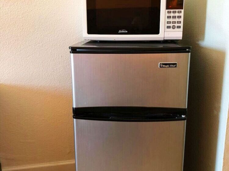 酒店 Baton Rouge West Inn