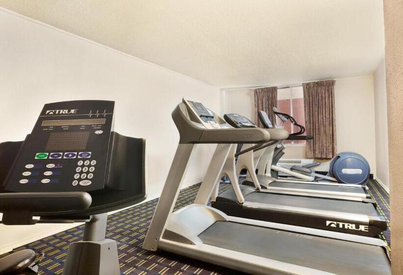 Отель Quality Inn