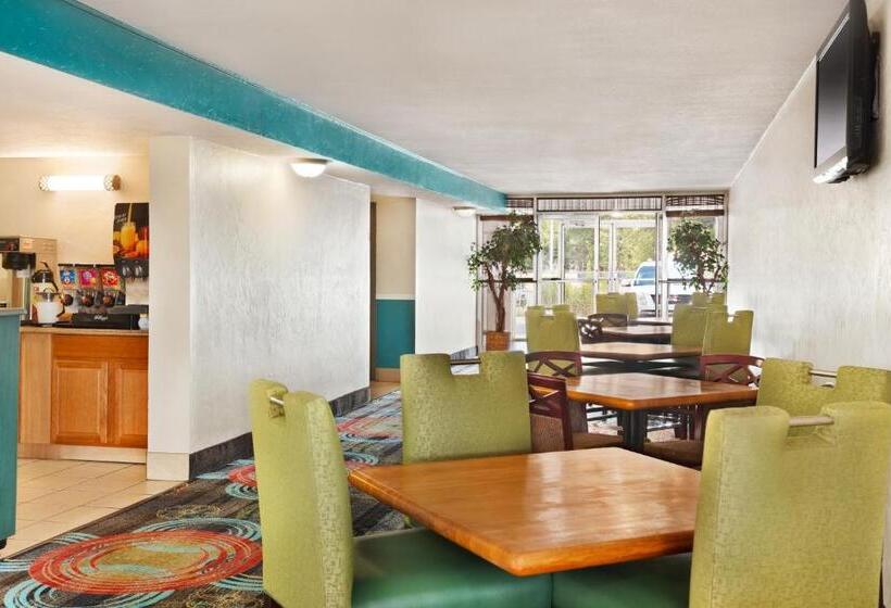 Отель Quality Inn