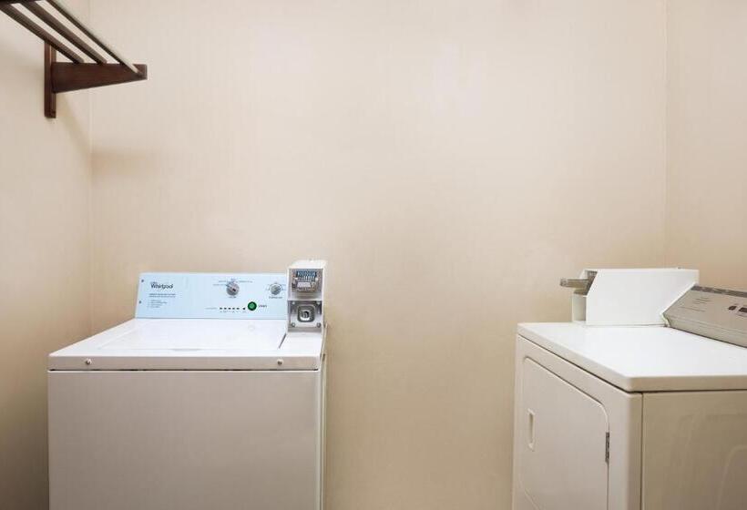 Отель Quality Inn