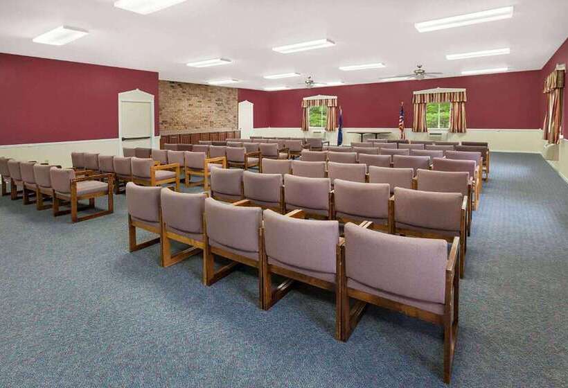 فندق Baymont By Wyndham Manistee