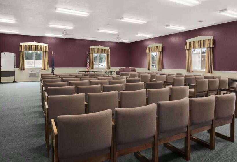 فندق Baymont By Wyndham Manistee