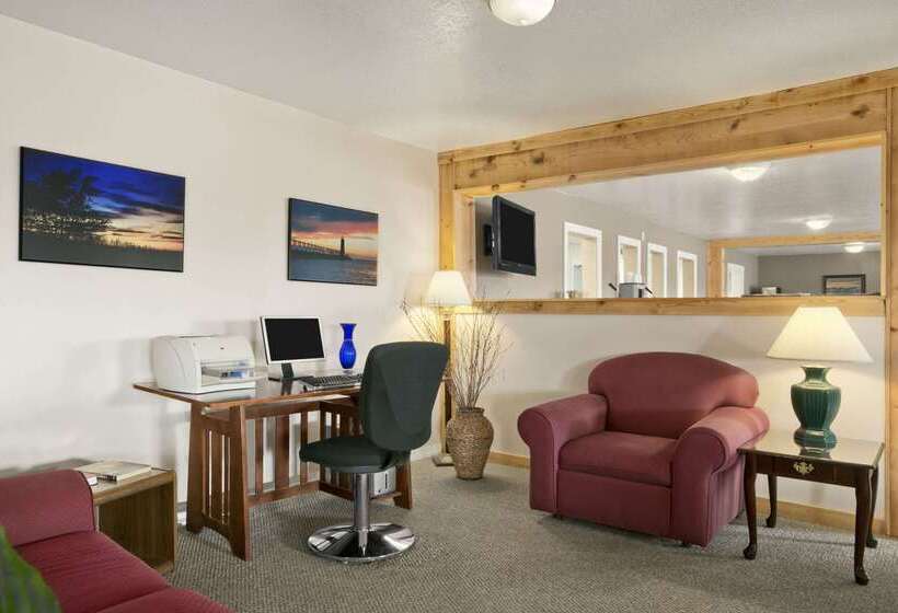 فندق Baymont By Wyndham Manistee