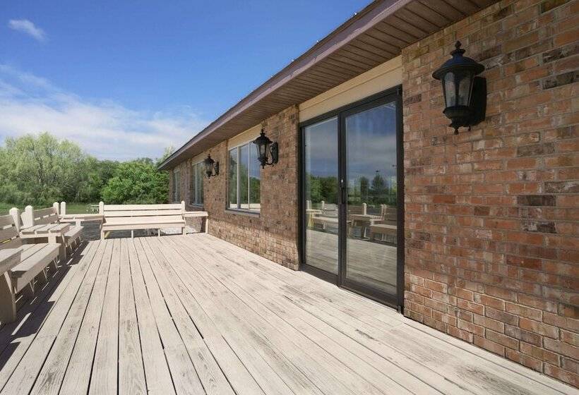 فندق Baymont By Wyndham Manistee