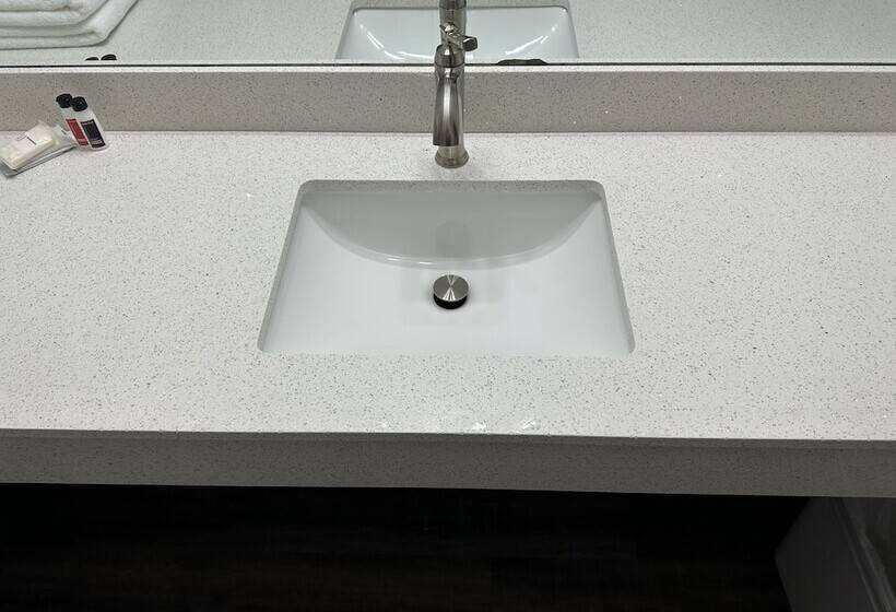 فندق Baymont By Wyndham Manistee