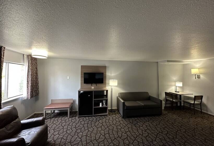 فندق Baymont By Wyndham Manistee