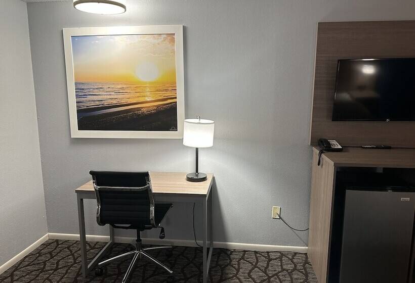 فندق Baymont By Wyndham Manistee