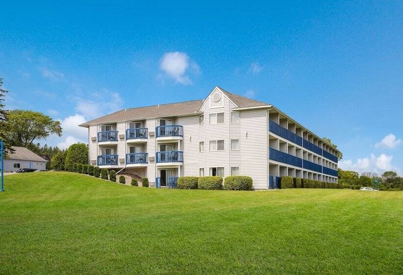 Отель Best Western Harbour Pointe Lakefront