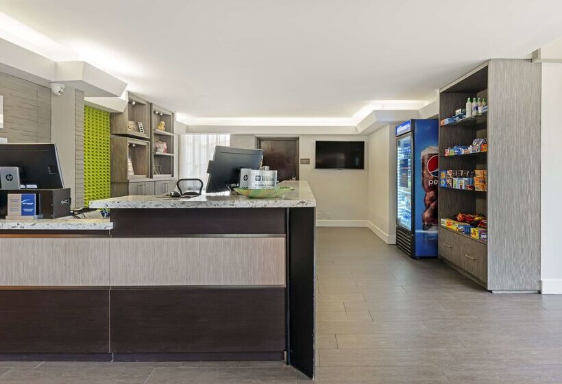 Отель Best Western Plus Austin Central