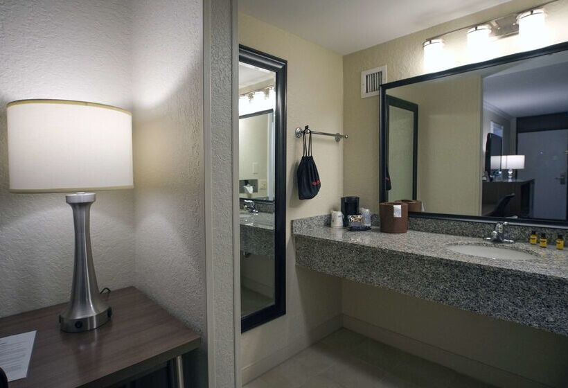 فندق Spark By Hilton Sarasota Siesta Key Gateway