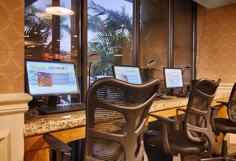 فندق Spark By Hilton Sarasota Siesta Key Gateway