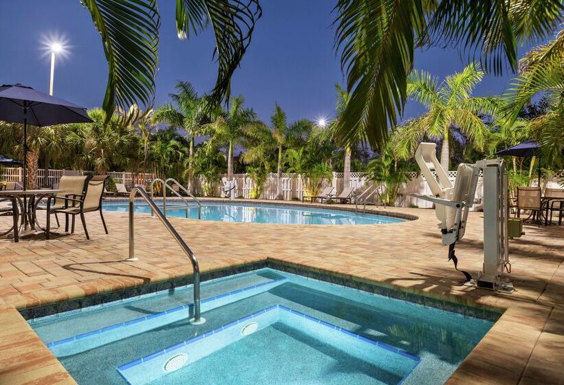فندق Spark By Hilton Sarasota Siesta Key Gateway