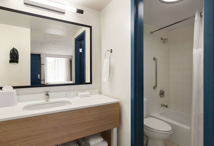 فندق Spark By Hilton Sarasota Siesta Key Gateway