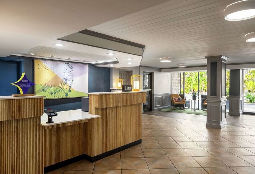 فندق Spark By Hilton Sarasota Siesta Key Gateway