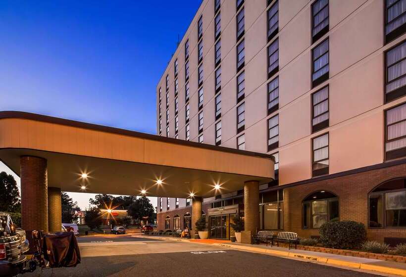 فندق Best Western Potomac Mills