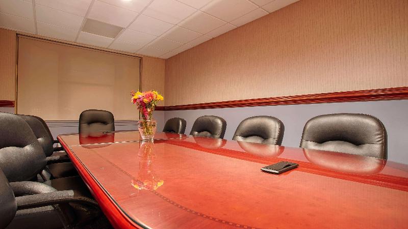 فندق Best Western Potomac Mills