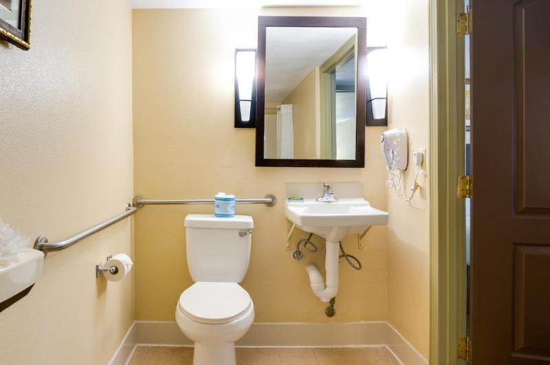 Buena Park Grand Hotel & Suites