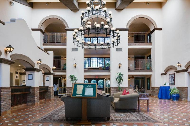 Buena Park Grand Hotel & Suites