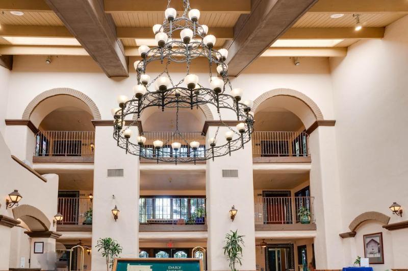 Buena Park Grand Hotel & Suites